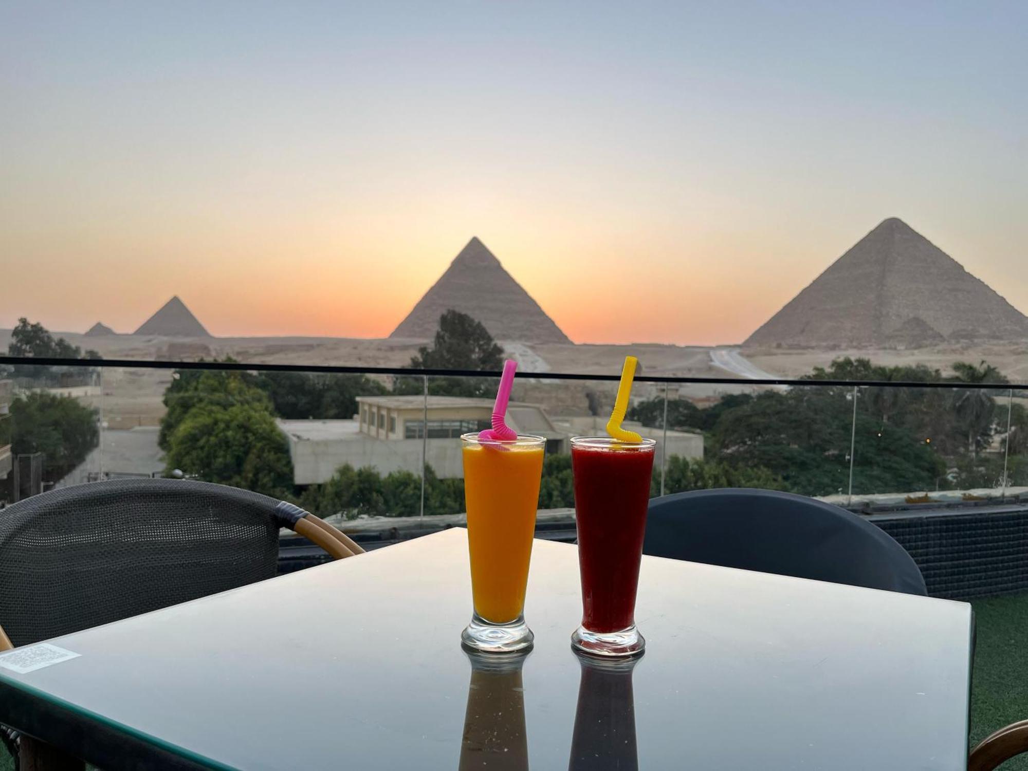 Shadow Pyramids Suites And Jacuzzi Kafrat al Jabal Exterior photo