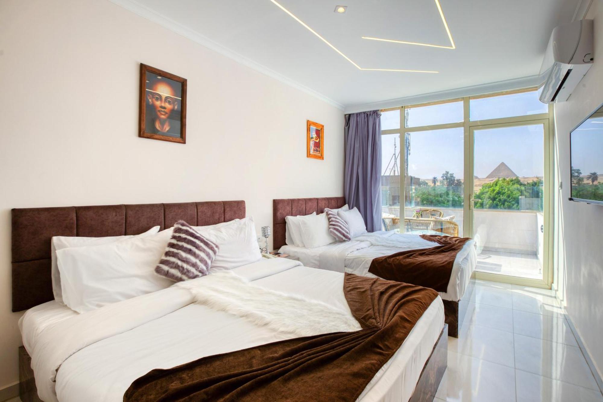 Shadow Pyramids Suites And Jacuzzi Kafrat al Jabal Exterior photo